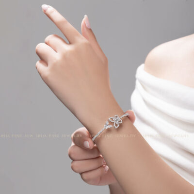 4 mẫu lắc tay cho outfit hè thêm xinh