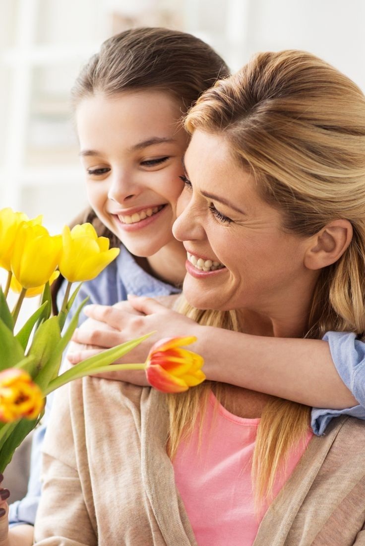 Những đóa hoa rực rỡ tượng trưng cho vẻ đẹp của mẹ mà chúng ta phải trân trọng và nâng niu.