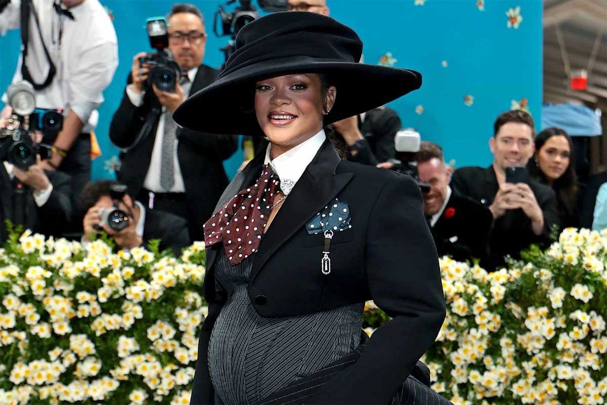 Rihanna xuất hiện rạng rỡ tại Met Gala 2025.